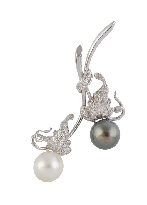 Broche de ramo con dos flores de perla australiana y perla 
