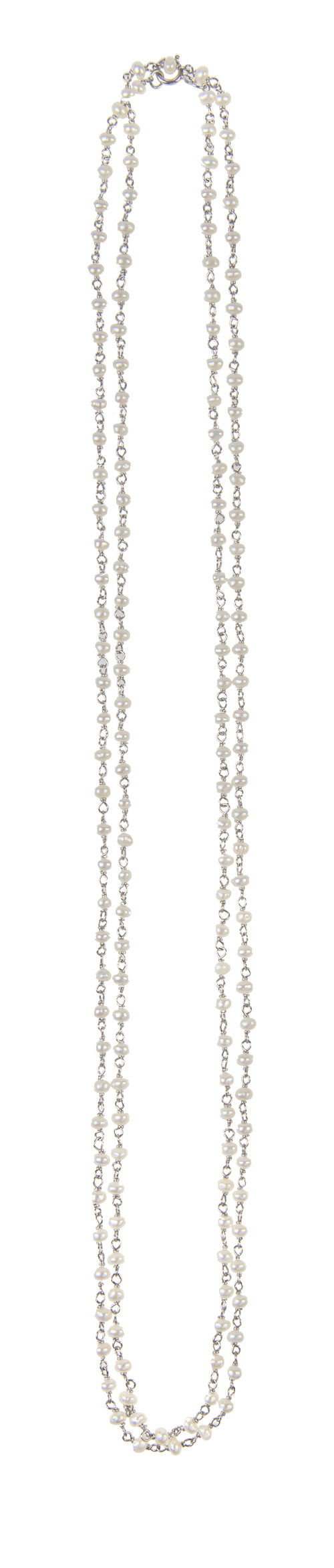 Cadena larga de pequeñas perlas alternas con eslanones de p