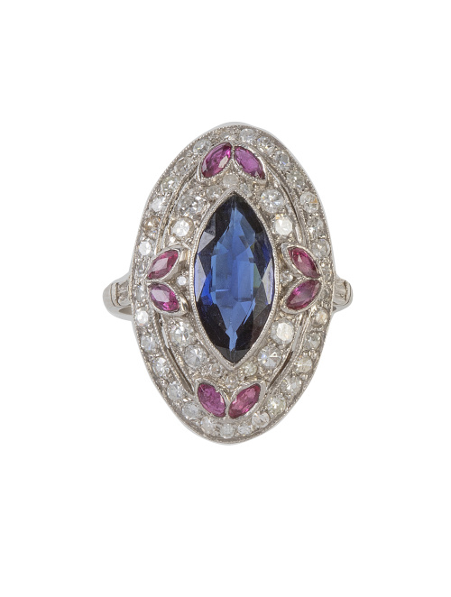 Sortija lanzadera oval con zafiro talla navette central, pa
