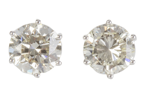 Pendientes dormilonas de brillantes montados en garras