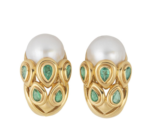 Pendientes con diseño de capitel decorado con perillas de e