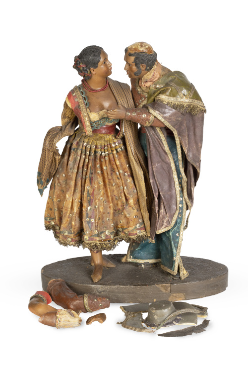 Dama y caballero con traje de fiesta.Grupo  escultórico d