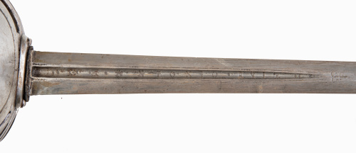 Espada de hierro de cazoleta calada y grabada, firmada en l