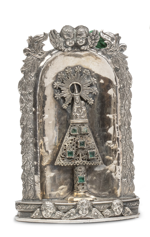 Portapaz con la Virgen del Pilar, con cristales en cabujón 