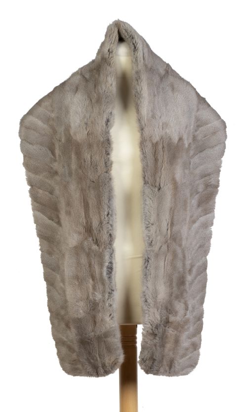 Estola en piel de visón color gris fumée