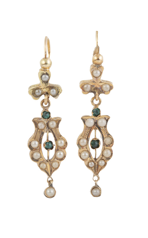 Pendientes largos de pp. S. XX con perlas de cristal, en di