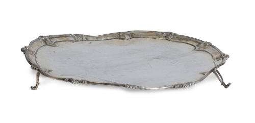 Salvilla de plata, de contorno, con conchas. Oporto, h. 1