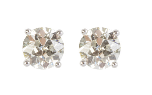 Pendientes dormilona con solitarios de brillantes engastado