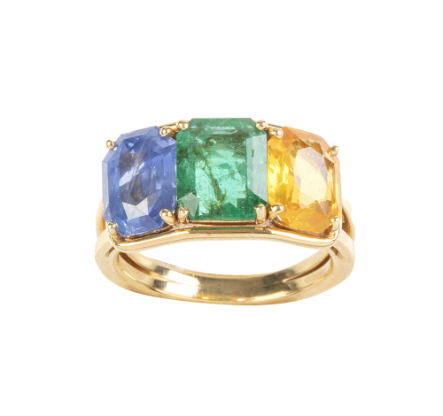 Sortija con trío de zafiro oval, esmeralda rectangular, y z