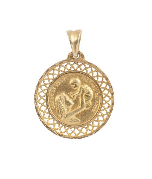 Medalla colgante con relieve que representa maternidad