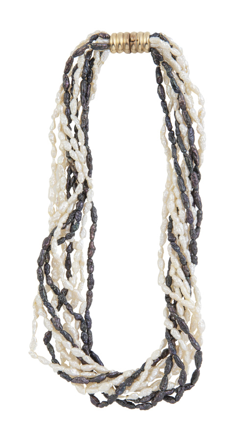 Collar de diez hilos de perlas de agua dulce blancas, y cua