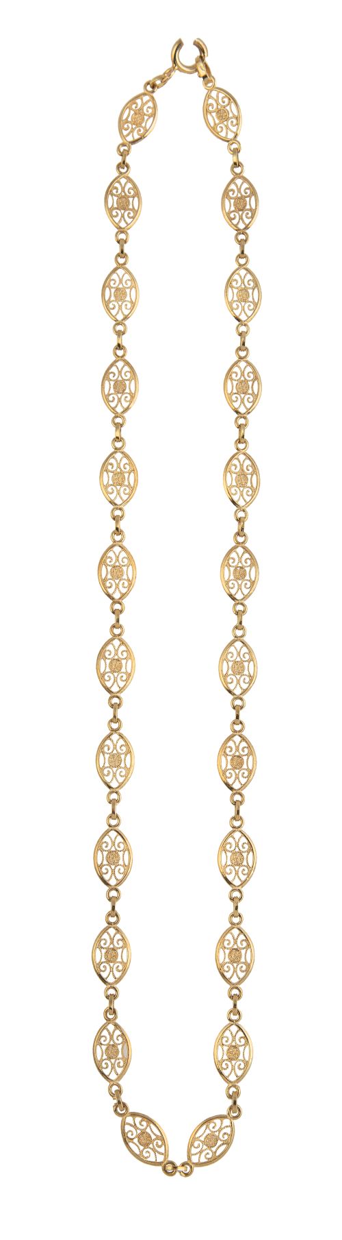 Collar francés de pp. S. XX con piezas ovales caladas y dec