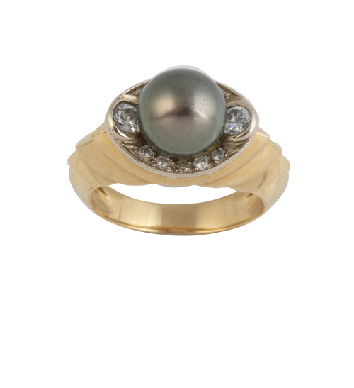 Sortija chevalière francesa con perla de Tahití, rodeada de