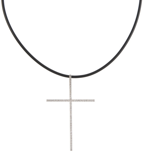 Cruz de brillantes con cordón de caucho negro