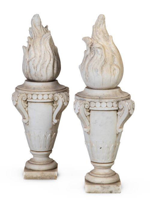 Pareja de copas de jardín de mármol tallado.pp. del S. XX.