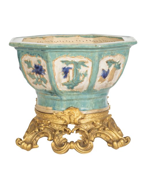 Centro de cerámica esmaltada montado en bronce dorado franc