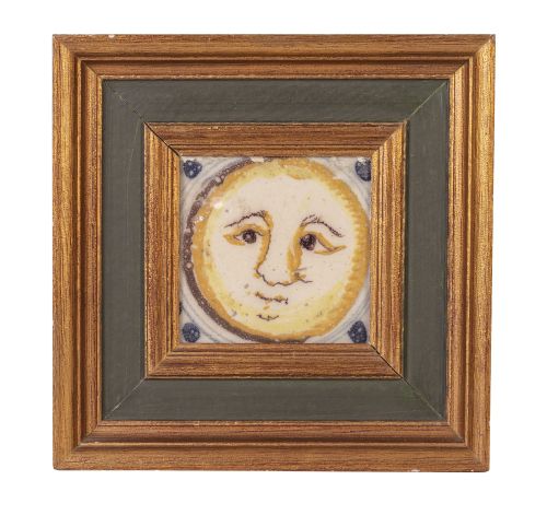Luna.Azulejo de cerámica esmaltada.Triana, S. XVIII.