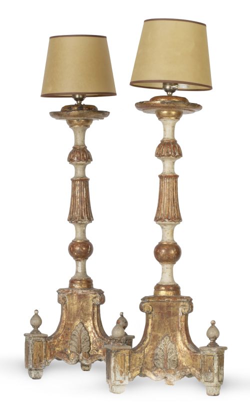 Pareja de hacheros de madera tallada, torneada, lacada de b