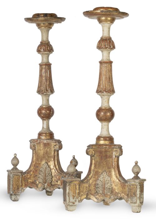 Pareja de hacheros de madera tallada, torneada, lacada de b