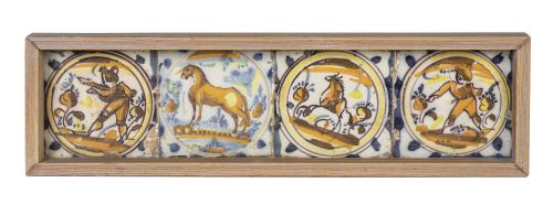 Panel de cuatro azulejos de cerámica esmaltada, en ocre, am