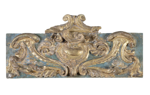 Remate de madera tallada, policromada y dorada.España, pp