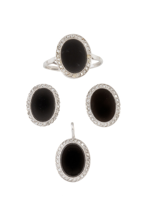 Conjunto de sortija, colgante y pendientes en ónix 