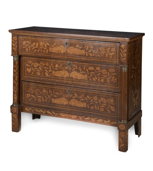 Cómoda de estilo imperio de madera de nogal con marquetería