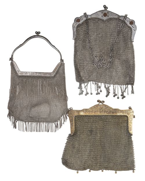 Lote de tres bositos de malla de plata, uno de ellos dorado