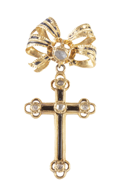 Cruz colgante S. XIX que pende de lazo, realizada con esmal