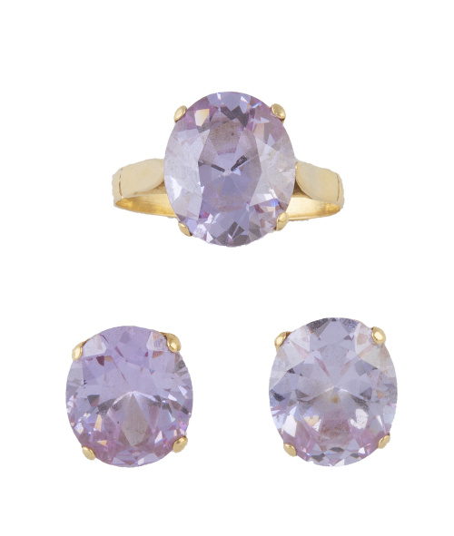 Conjunto de sortija y pendientes con piedra oval violeta