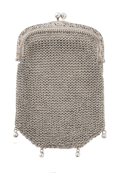 Monedero Art-Decó en malla de plata, con boquilla grabada c