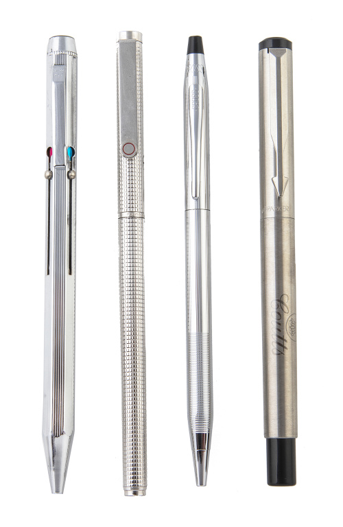 Lote de cuatro bolígrafos de diferentes marcas