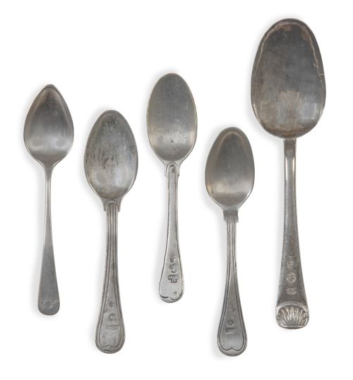 Lote de cubiertos variados de plata, formado por:Cinco cu