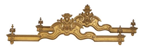 Pareja de cortineros de madera tallada y dorada.Trabajo e