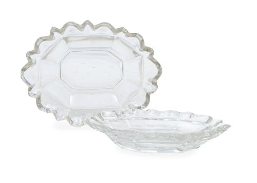 Pareja de saleritos de vidrio transparente.La Granja, S. 