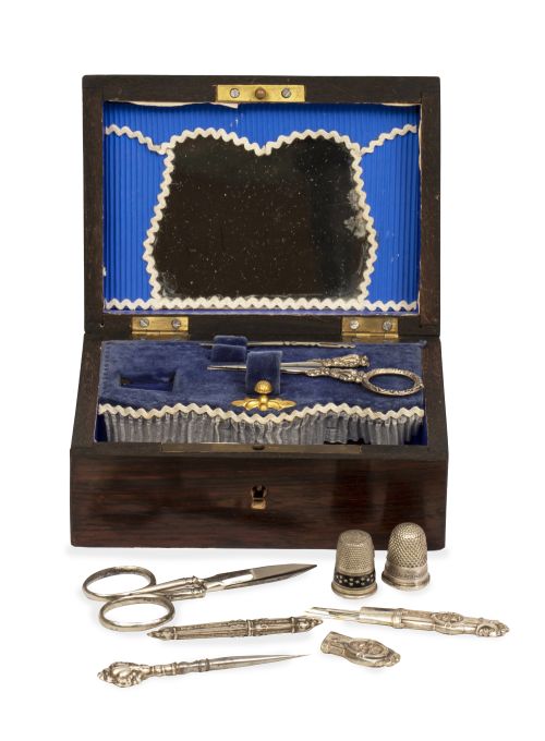 Caja de costura de madera con marquetería.S. XIX