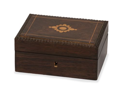 Caja de costura de madera con marquetería.S. XIX