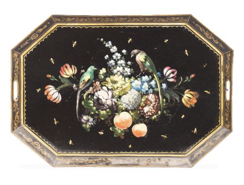 Bandeja ochavada de latón pintado y dorado con aves y flore