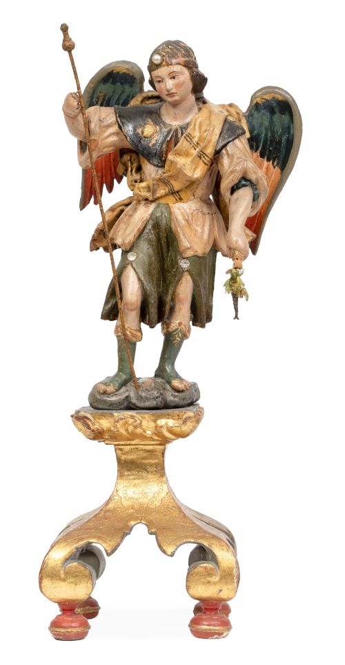 San Rafael.Escultura de madera tallada, policromada y dor