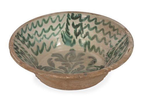 Lebrillo de cerámica esmaltada en verde y blanco, con flor 