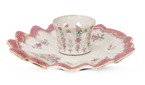 Mancerina de porcelana esmaltada con esmaltes de la familia