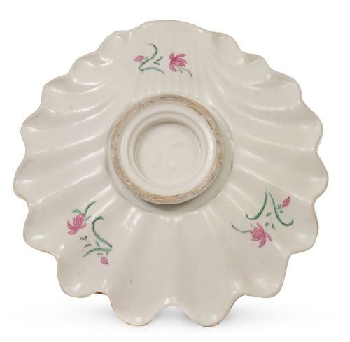 Mancerina de porcelana esmaltada con esmaltes de la familia