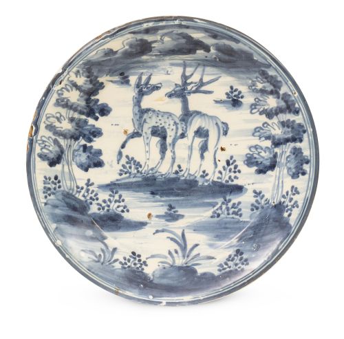 Plato de cerámica esmaltada en azul de cobalto de la serie 