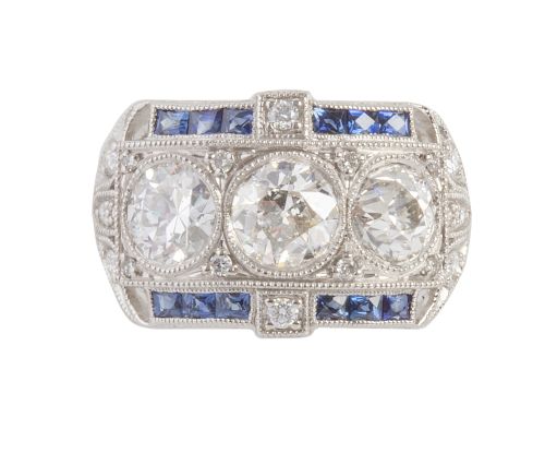 Sortija de brillantes y zafiros estilo Art-Decó con tres br