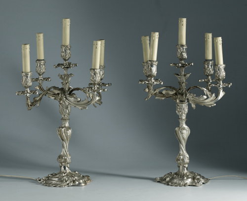 Pareja de candelabros de estilo rococó de cinco brazos de l