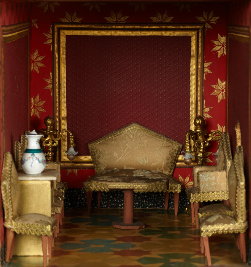 “Villa Trini”Casa de muñecas de madera pintada y dorada y 