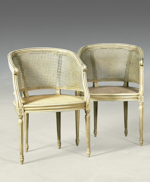 Pareja de “fauteuil de cabinet” de estilo Luis XVI lacadas 