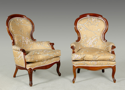Pareja de butacas de nogal tallado de estilo isabelino, Tr