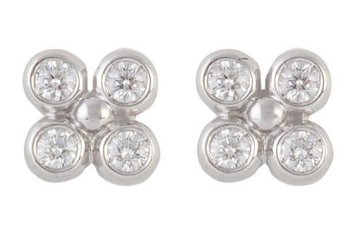 Pendientes flor con cuatro brillantes a modo de pétalos