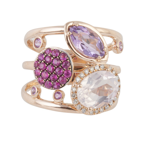 Sortija ancha con tres motivos, rubíes, amatista y zafiro b